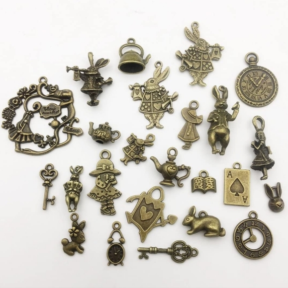40 Alice in wonderland charms silver or bronze - Picture 5 of 5